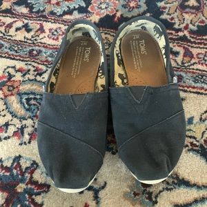 Black Tom’s womens shoes, size 7